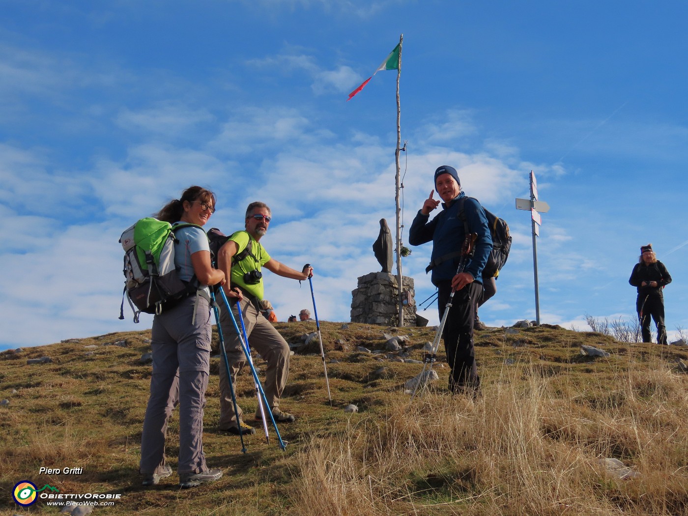 40 In arrivo alla Madonnina dei Canti (1563 m).JPG